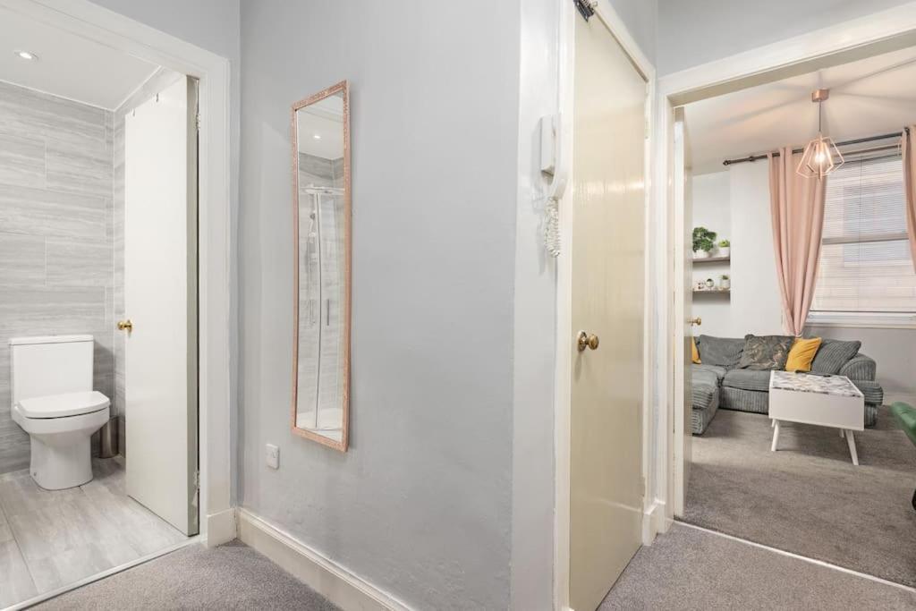 Two Bedroom Apartment-Central Edinburgh-Old Town-Licensed ภายนอก รูปภาพ